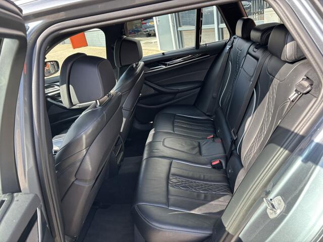 BMW 5-SERIE Touring 530d xDrive High Executive / Head Up Display / Trekhaak / Navi / Lederen Bekleding /