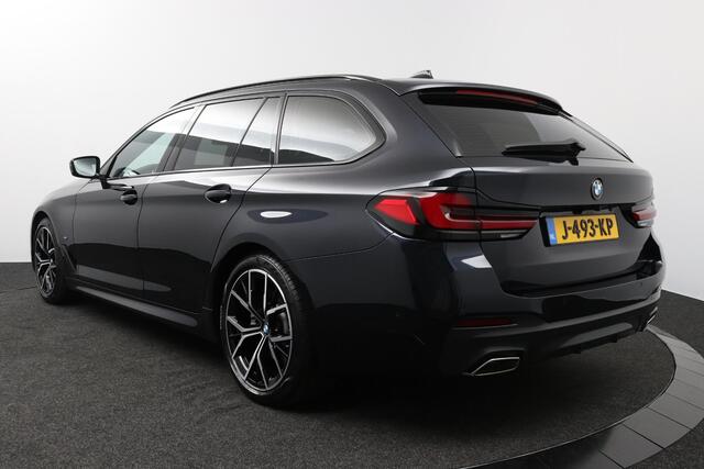 BMW 5-SERIE Touring 520i High Executive Edition | M-Sport | Leder | NL Auto |