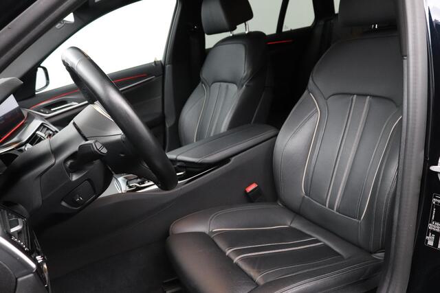 BMW 5-SERIE Touring 520i High Executive Edition | M-Sport | Leder | NL Auto |