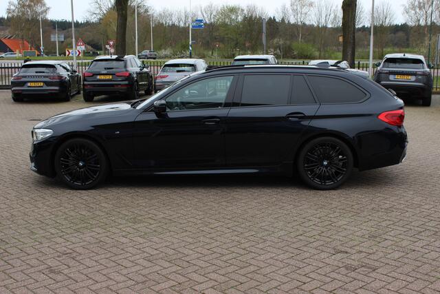 BMW 5-SERIE Touring 540i xDrive High Exe. M Sport / Trekhaak / Panoramadak / 360Camera / Head-up / Leder / 19'' / Harman Kardon / CarPlay / Stoelventilatie / Stuur+Stoelverwarming / 4zone / Dodehoek / DAB / ACC