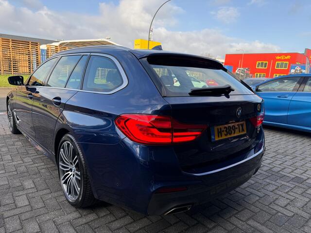 BMW 5-SERIE Touring 520i High Executive Edition | 1E EIGENAAR | 12MND GARANTIE | LED | PANODAK | TREKHAAK | LEDER | NAVI | CARPLAY | DAB |