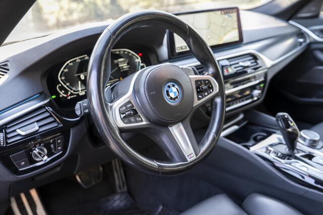 BMW 5-SERIE 530e M-Sport | H&K | Leder | Carplay | Camera