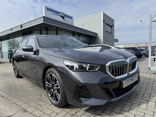 BMW 5-SERIE Touring 530e xDrive M Sport Trekhaak | Stuurverw. | Harman Kardon | Adapt. Cruise