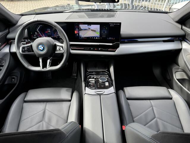 BMW 5-SERIE Touring 530e xDrive M Sport Trekhaak | Stuurverw. | Harman Kardon | Adapt. Cruise