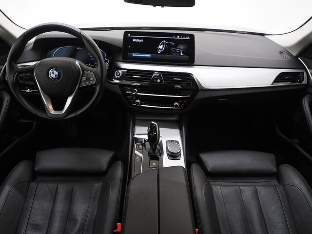 BMW 5-SERIE Touring 530e xDrive | Leder | Trekhaak | HUD | Camera | Memory | Stoelkoeling | DAB | Carplay