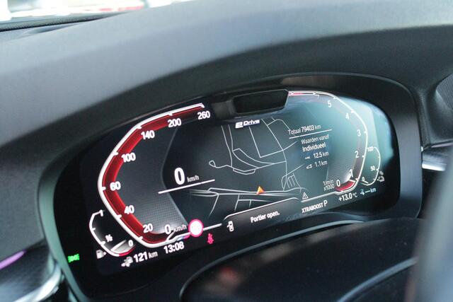 BMW 5-SERIE Touring 530e 292PK xDrive M-SPORT BUSINESS EDITION PLUS | PANORAMA SCHUIF/KANTEL DAK | HARMAN KARDON AUDIO SYSTEM | LEDEREN BEKLEDING DAKOTA SCHWARZ | COMFORT ACCESS | HEAD UP DISPLAY | ZONNESCHERM ZIJRUITEN | ADAPTIEVE LED KOPLAMPEN | DRIVING ASSISTANT P