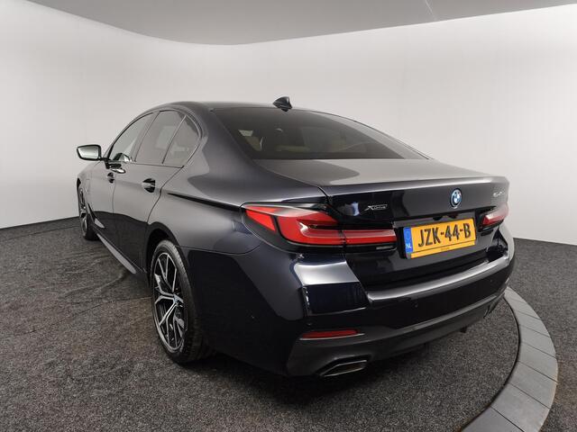 BMW 5-SERIE 545e xDrive High Executive | Harman / Kardon | Panoramadak | Stoelverwarming |