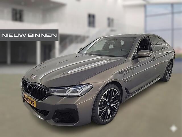 BMW 5-SERIE 520e Business Edition Plus M Sport | M Performance | Alvitgrau | Panoramadak | Laser | Stoelverwarming | Stuurverwarming | Camera | Adaptive Cruise Control | Apple Carplay | Navigatie | Elektrische Stoelen |