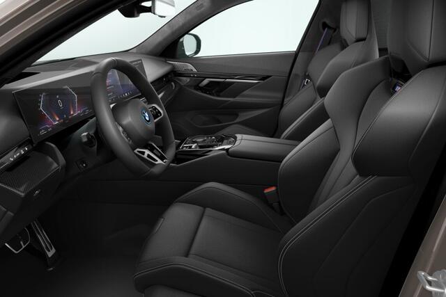 BMW 5-SERIE Touring 550e xDrive | M Sportpakket Pro | Innovation Pack | Travel Pack | Comfort Pack | Trekhaak