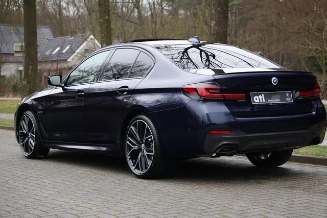 BMW 5-SERIE 545e xDrive High Executive Edition M-Sport Pro | HUD | M Multifunctionele stoel | Elektr. schuif/kanteldak | Harman Kardon | Co Pilot | Laser | DAB | Camera | 20" | 4-zone clima | Grootlichtassistent | Alarm kl.3 | Etc.