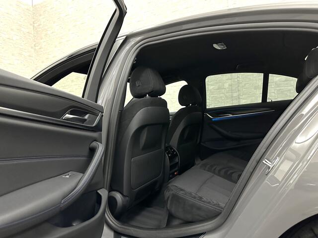BMW 5-SERIE 545e xDrive M-Sport | ACC | Head-Up | 19'' | Stuurverwarming | Sfeerverlichting | Carplay | Sportremmen | Getint Glas | Draadloos Laden | Sportstoelen | Live Cockpit Pro | LED |
