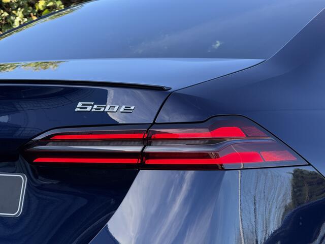 BMW 5-SERIE 550e xDrive | M-Sport Pro | 21'' | Panorama. | Driv. Prof. | Stoelvent. | Head-Up | Park. Plus | Comf. Acc. | Stuur + stoelverw. voor/achter | Trekhaak | M stoel