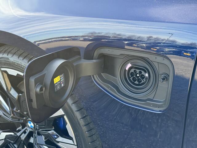 BMW 5-SERIE 550e xDrive | M-Sport Pro | 21'' | Panorama. | Driv. Prof. | Stoelvent. | Head-Up | Park. Plus | Comf. Acc. | Stuur + stoelverw. voor/achter | Trekhaak | M stoel