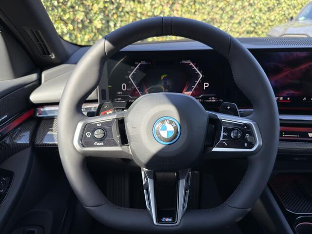 BMW 5-SERIE 550e xDrive | M-Sport Pro | 21'' | Panorama. | Driv. Prof. | Stoelvent. | Head-Up | Park. Plus | Comf. Acc. | Stuur + stoelverw. voor/achter | Trekhaak | M stoel