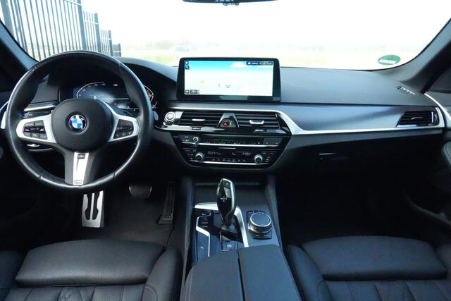 BMW 5-SERIE 530i M Sport High Executive 252pk Panoramadak/Camera/Stoelverwarming