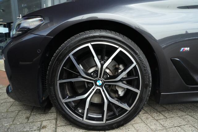 BMW 5-SERIE 530i M Sport High Executive 252pk Panoramadak/Camera/Stoelverwarming