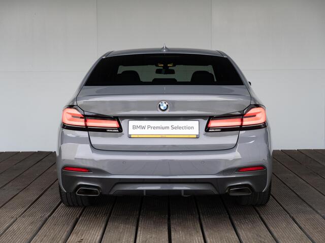 BMW 5-SERIE Sedan 530e | High Executive | M Sportpakket | Stoelverwarming | PDC | 19'' | Trekhaak