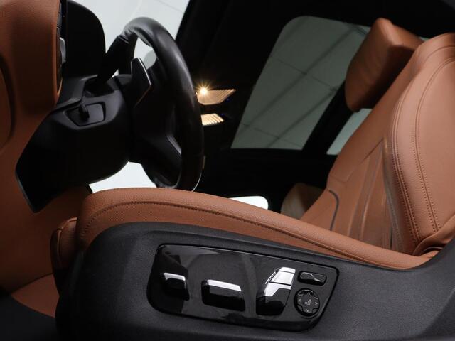 BMW 5-SERIE 520i M Sport | Panoramadak | Head-Up | 360 Camera | Leder | Stoelverwarming | Carplay | Sfeerverlichting | Full LED | Park Assist | DAB | Live Cockpit | Sportstoelen | Navigatie | Dodehoek detectie