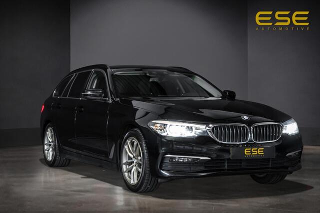 BMW 5-SERIE Touring 520i Executive | Trekhaak | Navigatie | Stoelverwarming | Cruise