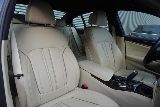 BMW 5-SERIE 540i High Executive | Active Steering | Bowers & Wilkins Diamond Surround Sound Systeem | Comfort Access | Navigatiesysteem Professional | BMW Head-Up Display
