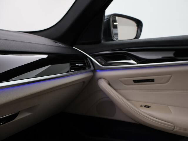 BMW 5-SERIE Touring 520i H.E. 184 PK AUT. LUXURY LINE + COMFORTZETELS | AFN. TREKHAAK | PANORAMA | LIVE COCKPIT | ADAPTIVE CRUISE