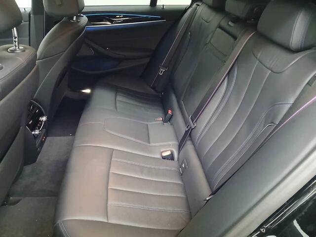 BMW 5-SERIE Touring 530e xDrive M-Sport Pro | 19" | Head-Up | Laser | Harman Kardon | Trekhaak | Driving Assistant Professional