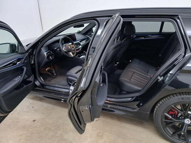 BMW 5-SERIE Touring 530e xDrive M-Sport Pro | 19" | Head-Up | Laser | Harman Kardon | Trekhaak | Driving Assistant Professional