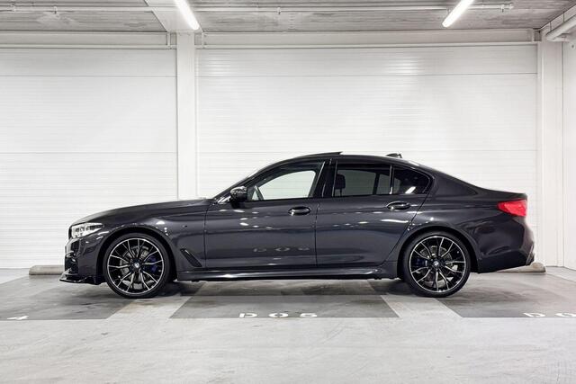 BMW 5-SERIE Sedan 520i High Executive | M Sportpakket | BMW Display Key | Head-Up Display | Stoelverwarming | Comfort Access | Panoramadak
