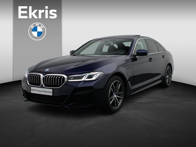 BMW 5-SERIE Sedan 530e High Executive | M Sportpakket | Parking Pack| Stuurwielrand Verwarmd | Schuifdak | Laserlight | Head-Up Display | Haraman Kardon | 18''