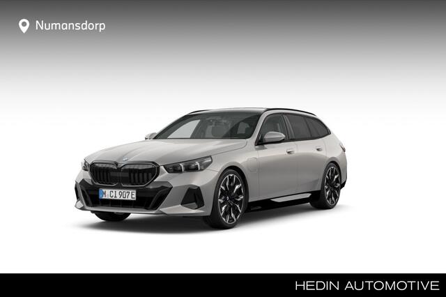 BMW 5-SERIE Touring 530e | M-Sport Pro | 21'' | Panorama. | Comfortstoel. | Park. + Driv. Plus | Head-Up | Comf. Acc. | Trekhaak | Stuur + stoelverw. voor/achter | Stoelvent.