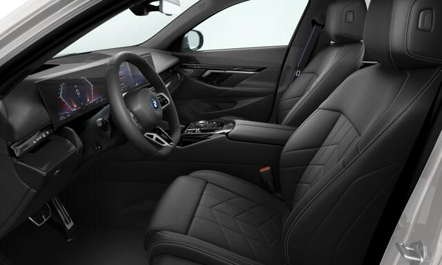 BMW 5-SERIE Touring 530e | M-Sport Pro | 21'' | Panorama. | Comfortstoel. | Park. + Driv. Plus | Head-Up | Comf. Acc. | Trekhaak | Stuur + stoelverw. voor/achter | Stoelvent.