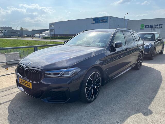 BMW 5-SERIE Touring 540i xDrive M-Sport | Panorama | CoPilot | Trekhaak | Lederen Dash | 20" | Individual Leder | Ventilatie+Massage | SoftClose |