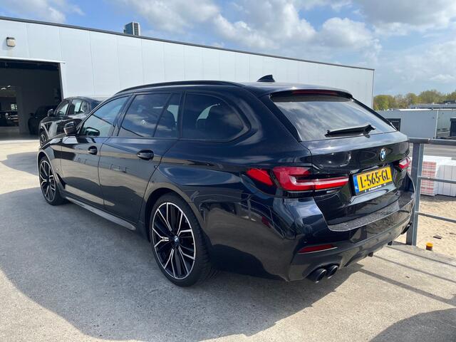 BMW 5-SERIE Touring 540i xDrive M-Sport | Panorama | CoPilot | Trekhaak | Lederen Dash | 20" | Individual Leder | Ventilatie+Massage | SoftClose |