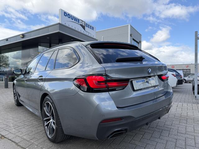 BMW 5-SERIE Touring 530e High Executive M Sport Pano-Dak | Trekhaak | Adapt. Cruise | Leer | HUD | Camera |