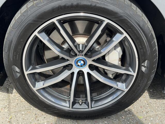 BMW 5-SERIE Touring 530e High Executive M Sport Pano-Dak | Trekhaak | Adapt. Cruise | Leer | HUD | Camera |