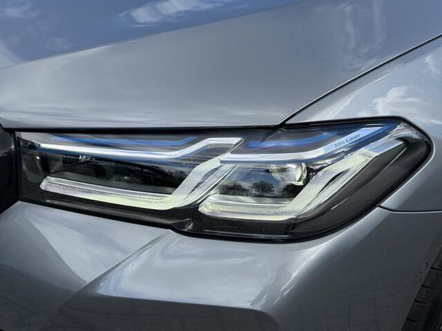 BMW 5-SERIE Touring 530e High Executive M Sport Pano-Dak | Trekhaak | Adapt. Cruise | Leer | HUD | Camera |