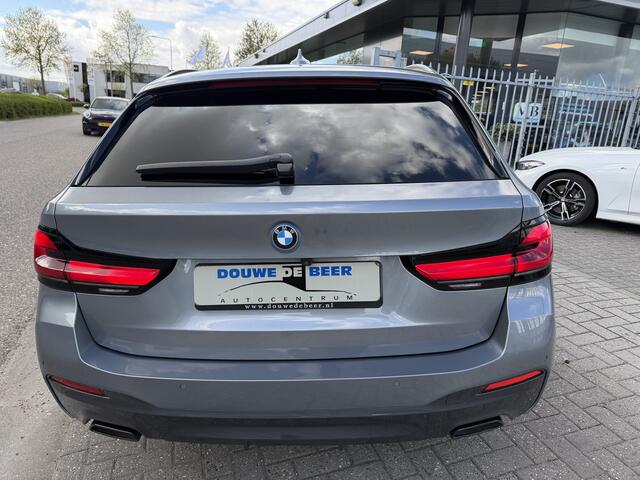BMW 5-SERIE Touring 530e High Executive M Sport Pano-Dak | Trekhaak | Adapt. Cruise | Leer | HUD | Camera |