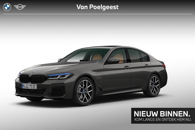 BMW 5-SERIE Sedan 530e High Executive M-Sport / Driving Assistant Professional / Glazen Schuifdak / Laserlight / Head-Up / Stuurwielrand verwarmd / Ambient Air /