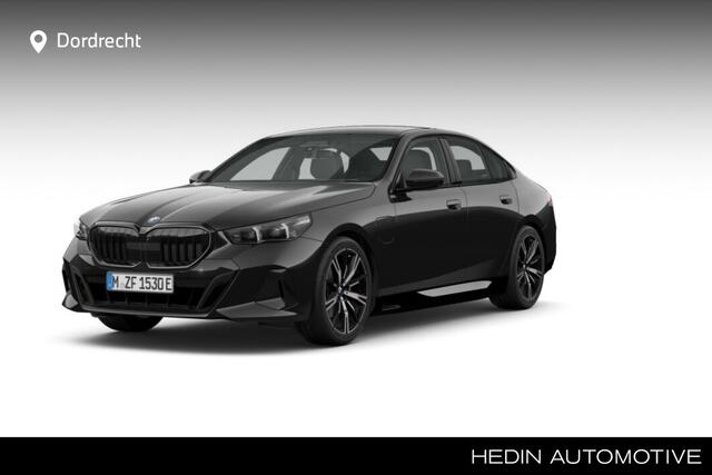 BMW 5-SERIE 530e M Sport Edition | M Sport Pro | Trekhaak | Glazen Panoramadak | Innovation Pack | Travel Pack | Comfort Pack + Comfortstoelen