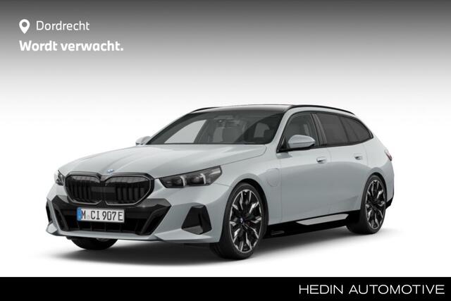 BMW 5-SERIE 530e Touring | M Sportpakket + Pro | Panoramadak | Trekhaak