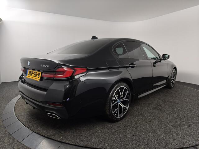 BMW 5-SERIE 530e xDrive High Executive | Apple CarPlay + Android Auto | Schuif / kanteldak |