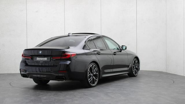BMW 5-SERIE M550i xDrive High Executive | Bowers & Wilkins | Schuifdak | Head-up | Standkachel | Laserlight | Sofr-Close | Trekhaak