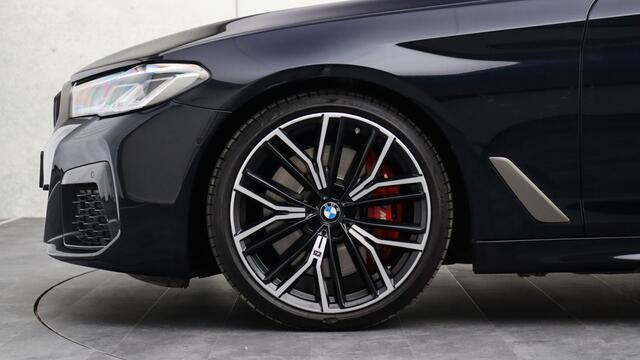 BMW 5-SERIE M550i xDrive High Executive | Bowers & Wilkins | Schuifdak | Head-up | Standkachel | Laserlight | Sofr-Close | Trekhaak