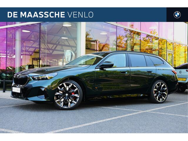BMW 5-SERIE Touring 530e M Sport Automaat / Panoramadak / Trekhaak / Bowers & Wilkins / M Multifunctionele Stoelen / Comfort Access / Parking Assistant Plus