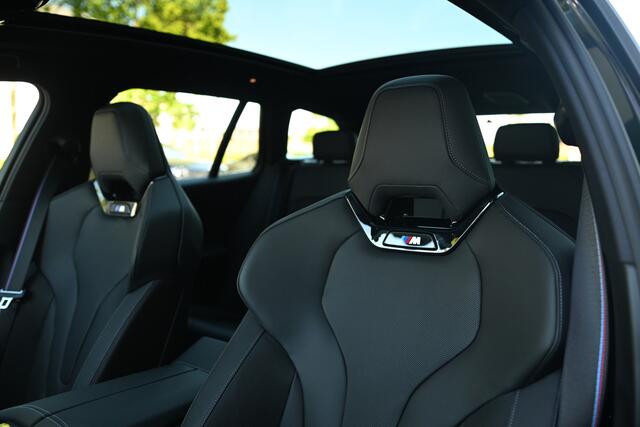 BMW 5-SERIE Touring 530e M Sport Automaat / Panoramadak / Trekhaak / Bowers & Wilkins / M Multifunctionele Stoelen / Comfort Access / Parking Assistant Plus