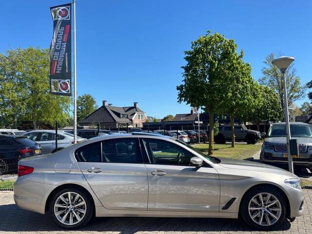 BMW 5-SERIE 520i High Exe 2017 Schuifdak Dealerauto Trekhaak