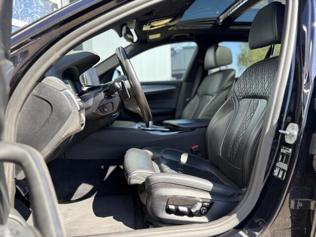 BMW 5-SERIE Touring 520i High Executive Edition 184pk | M Sportpakket | Achteruitrijcamera | Dab | Elektrisch glazen panorama-dak | LED koplampen | Navigatiesysteem full map | Voorstoelen verwarmd | Dealer onderhouden!