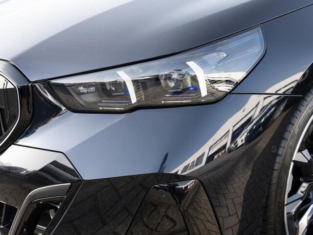 BMW 5-SERIE 550e xDrive M-SPORT Pro ** PANO, MERINO LEDER, STOELVENT, B&W Sound, 21-inch LMV ** Ex. BMW AG - 26k onder NP ** ** INFORMEER OOK NAAR ONZE AANTREKKELIJKE FINANCIAL-LEASE TARIEVEN **