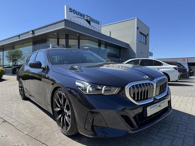 BMW 5-SERIE 520i M Sport NEW MODEL ! super dikke uitvoering, leer, HEAD UP, stoelverwaimg en koeling, stuurverwarming, Harman Kardon, etc