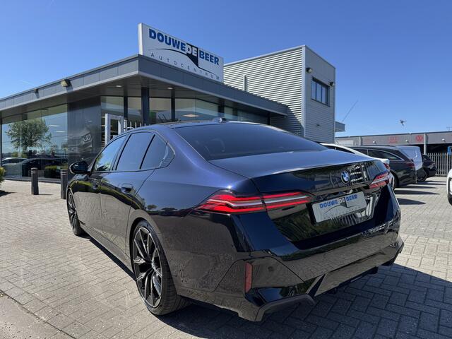 BMW 5-SERIE 520i M Sport NEW MODEL ! super dikke uitvoering, leer, HEAD UP, stoelverwaimg en koeling, stuurverwarming, Harman Kardon, etc